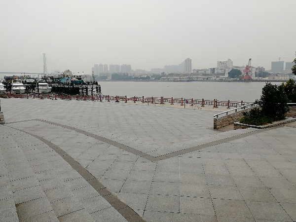 志愿者公园北区亲水平台.jpg