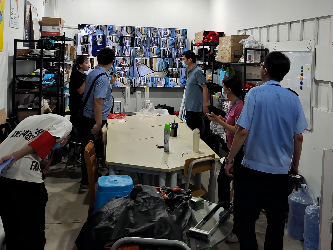 街道联合检查组借助查看监控等方式排查安全隐患(1).png